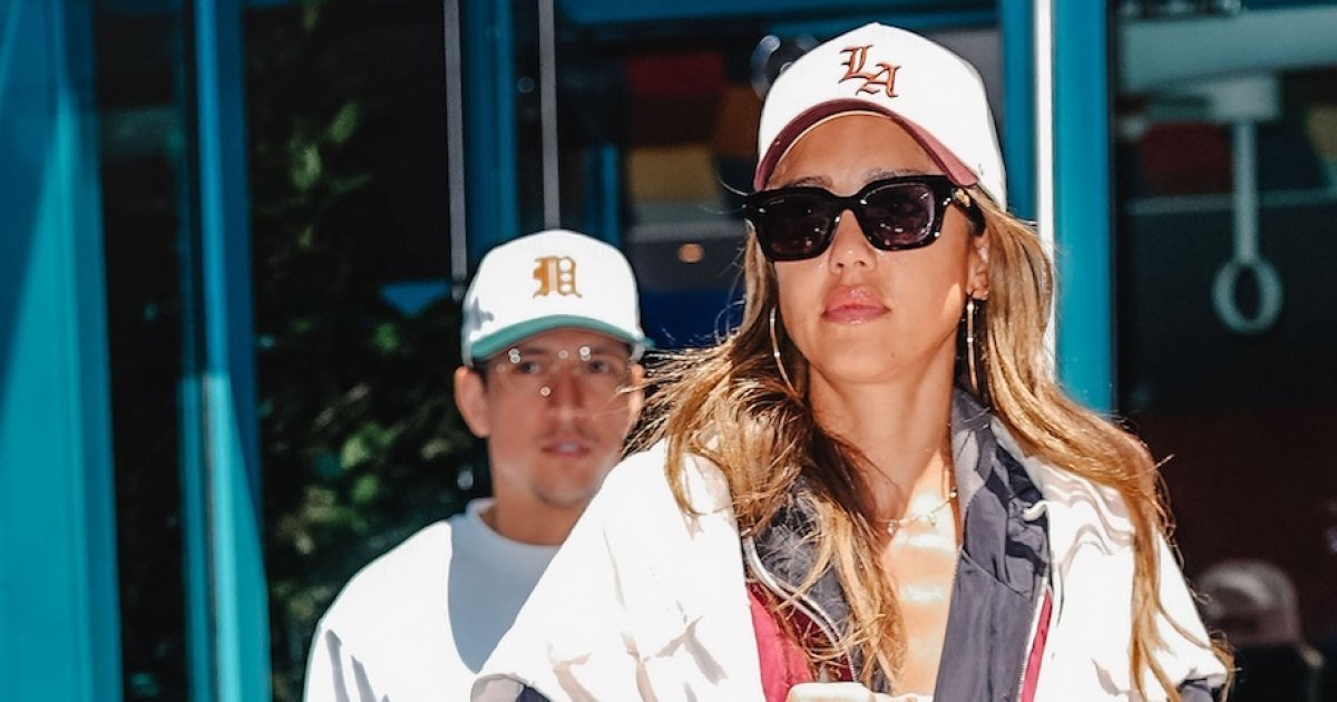 Gettyimages-229056318-DANNY-RAMIRIZ-Jessica-Alba