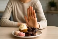 صورة توضيحية حول مقاومة الرغبة في الحلويات