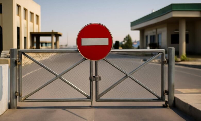 صورة توضيحية حول تعليق التعاملات الإماراتية الإيرانية