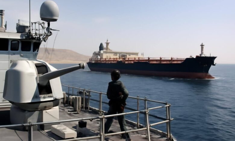 صورة توضيحية حول السيطرة على مضيق هرمز
